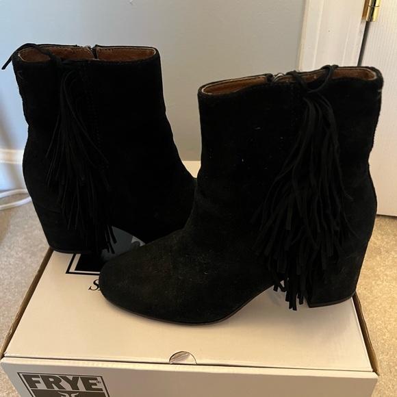 Frye Fringe Jodi Short Suede Boot - Picture 3 of 8